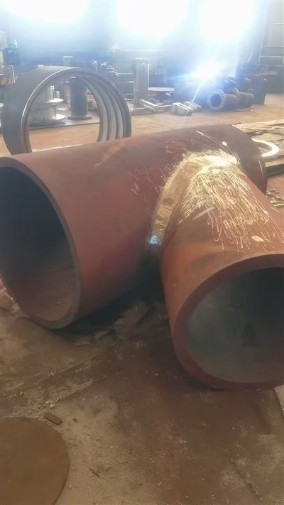 711×610×52 ضخامت-دیواره فولاد کربنی جوش داده شده Y-تیپ تیپ